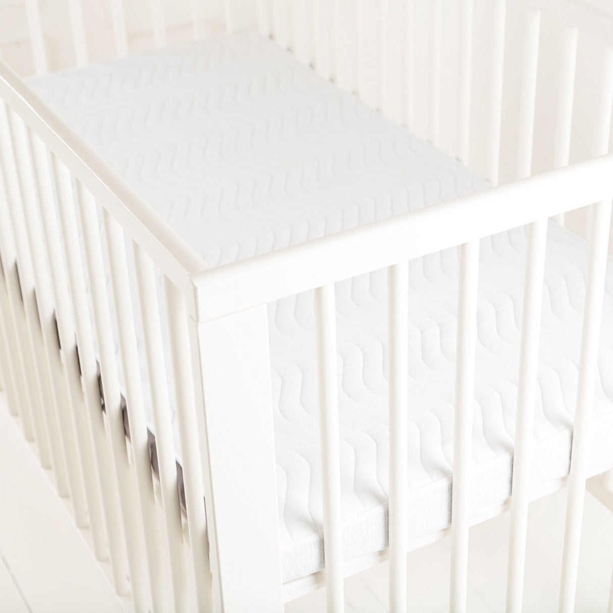 Doomoo White Mattress Protector