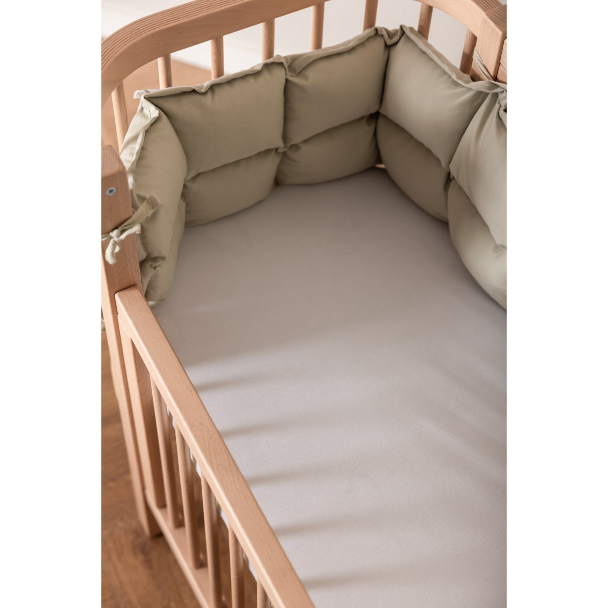 Sebra Mist Green Baby Bumper Kapok Half-Length