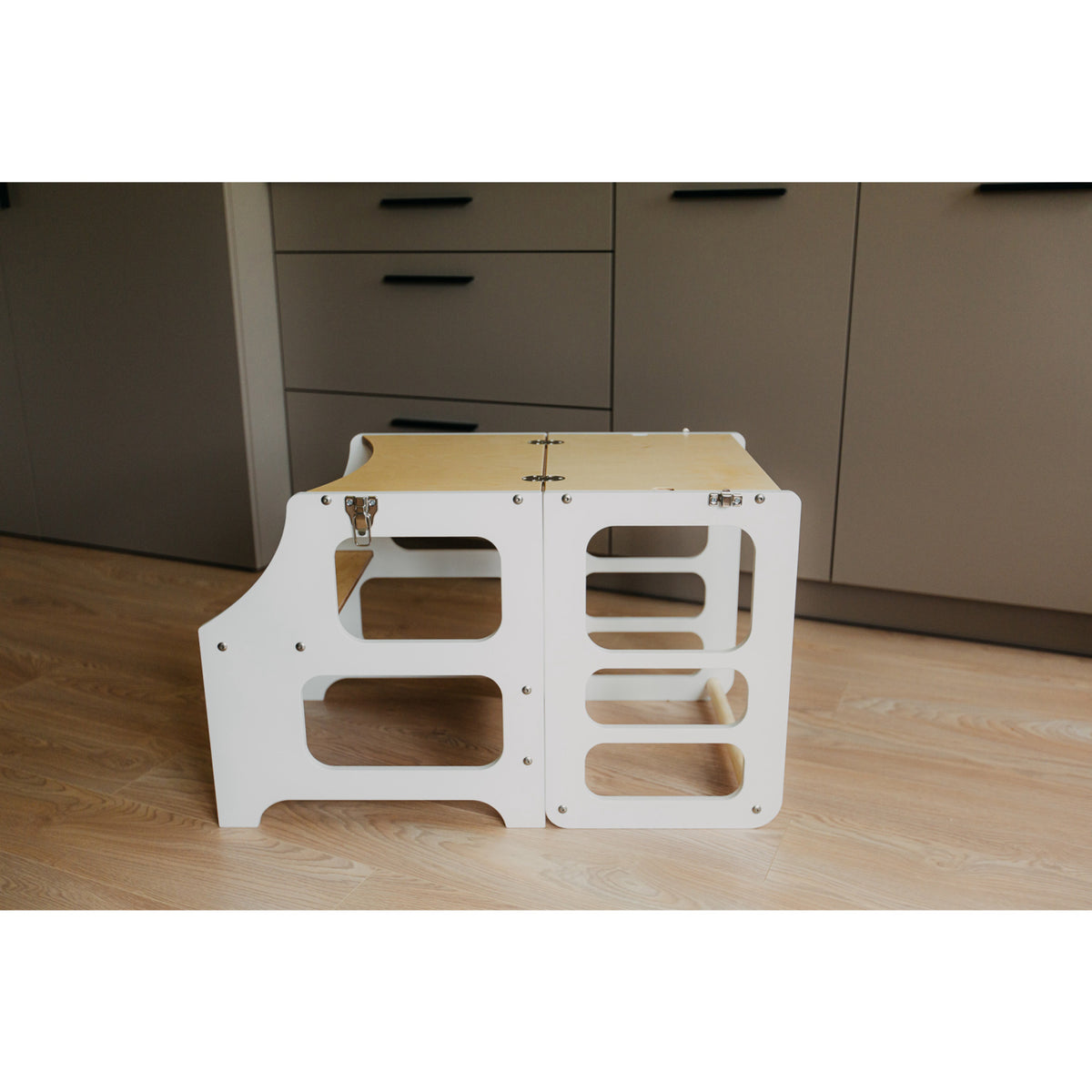 Duck Woodworks White Foldable EC Tower