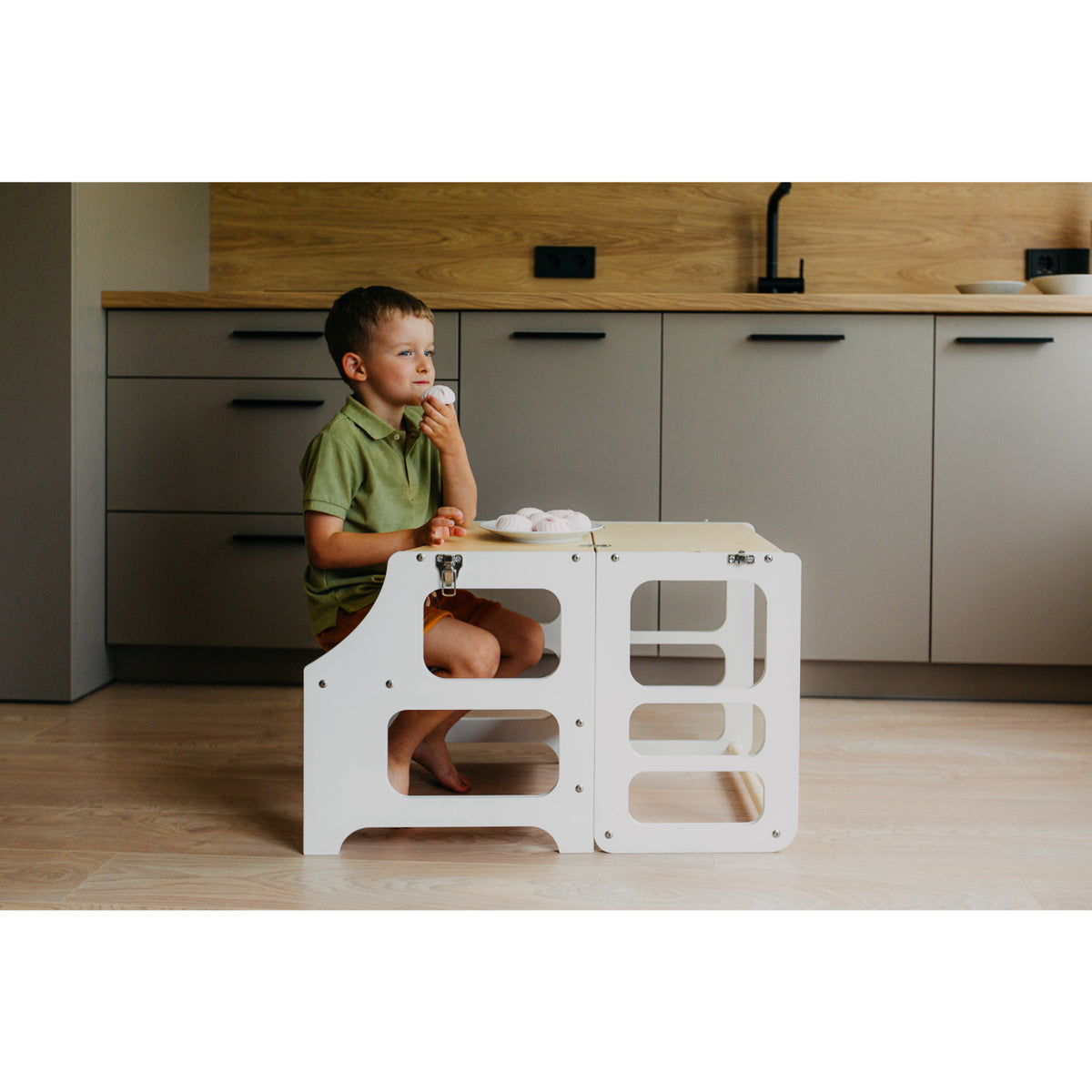 Duck Woodworks White Foldable EC Tower