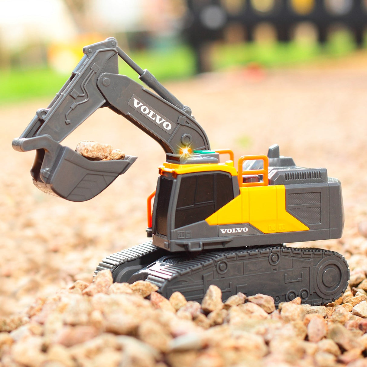 Dickie Toys Volvo Excavator