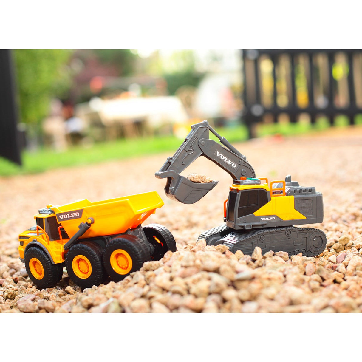 Dickie Toys Volvo Excavator