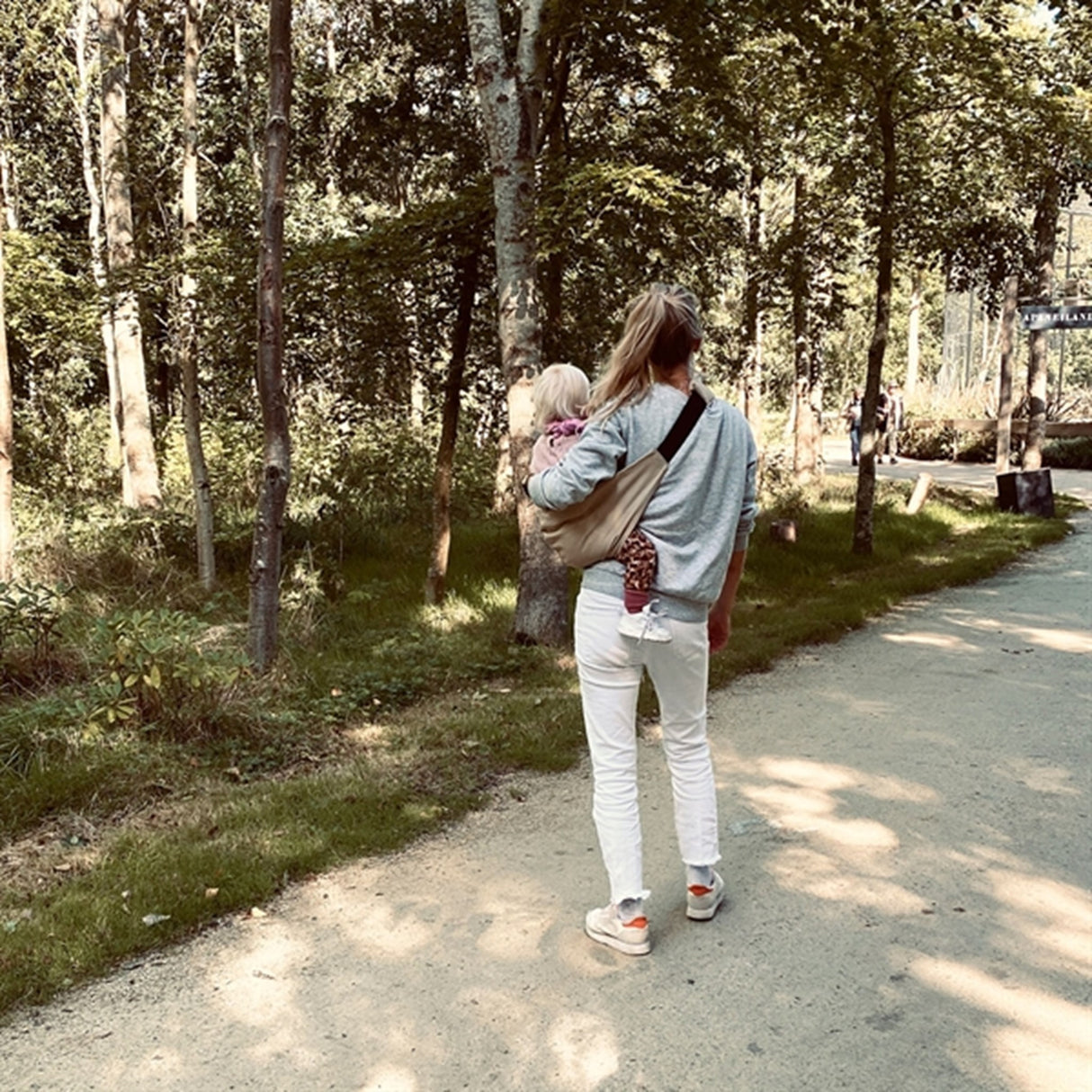 Wildride The Toddler Swing Carrier Basic Beige