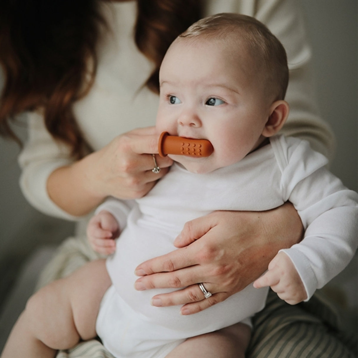 Mushie Finger Toothbrush 2-pack Clay/Shifting Sand