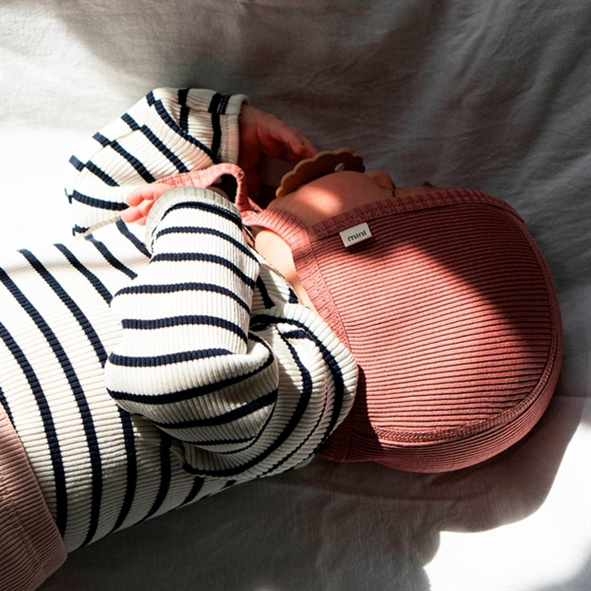 Minimalisma Bloom Helmet Antique Red 2