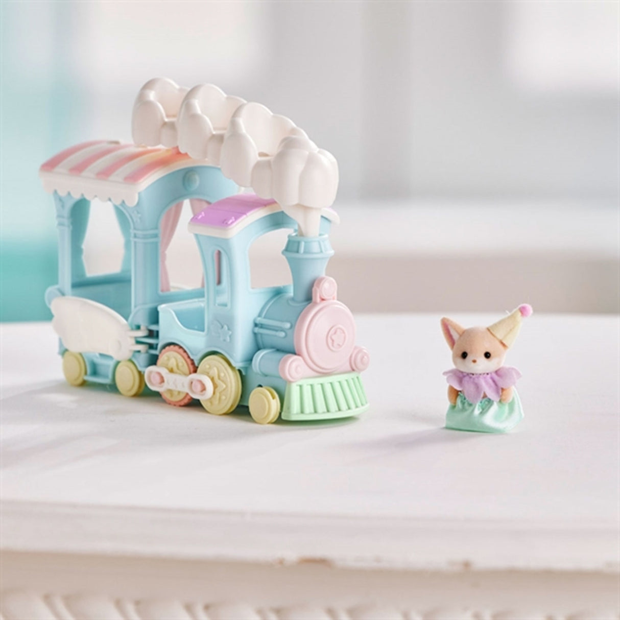 Sylvanian Families® Floating Cloud Rainbow Train