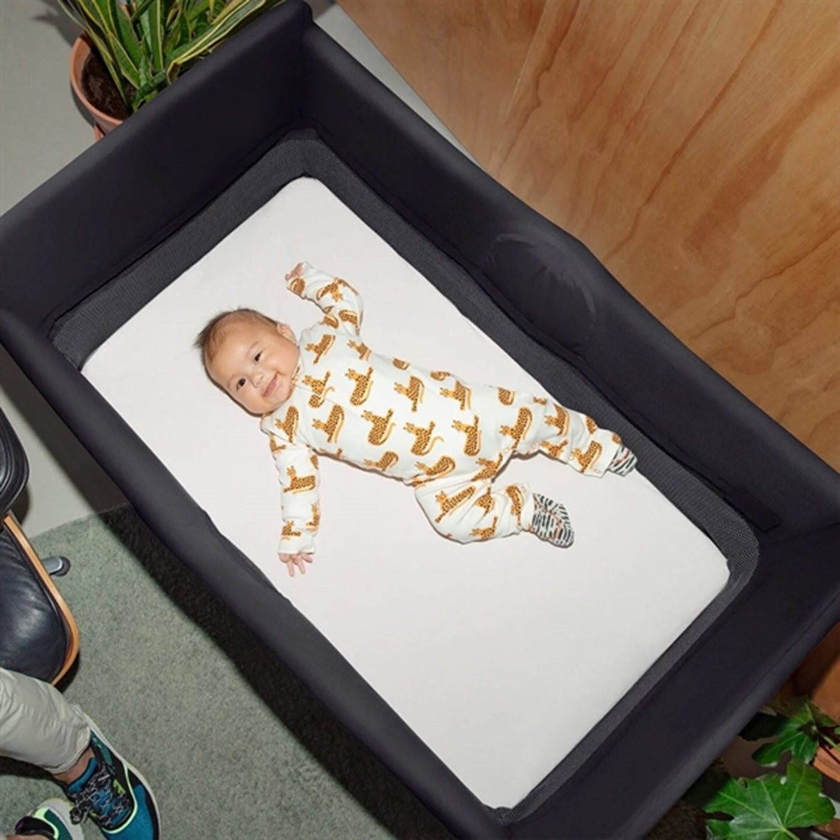 Bugaboo Stardust Travel Cot Black