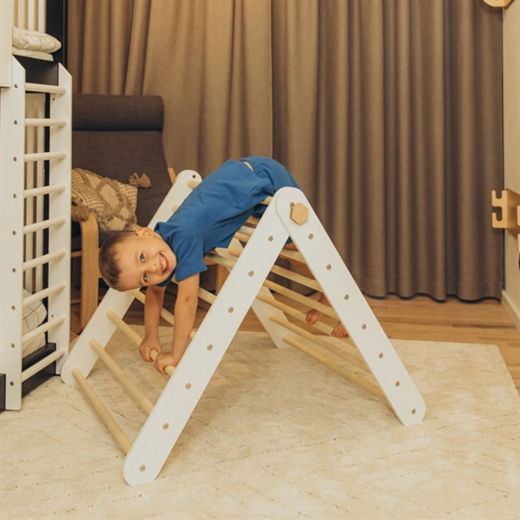 Duck Woodworks Climbing Triangle Floor Set White