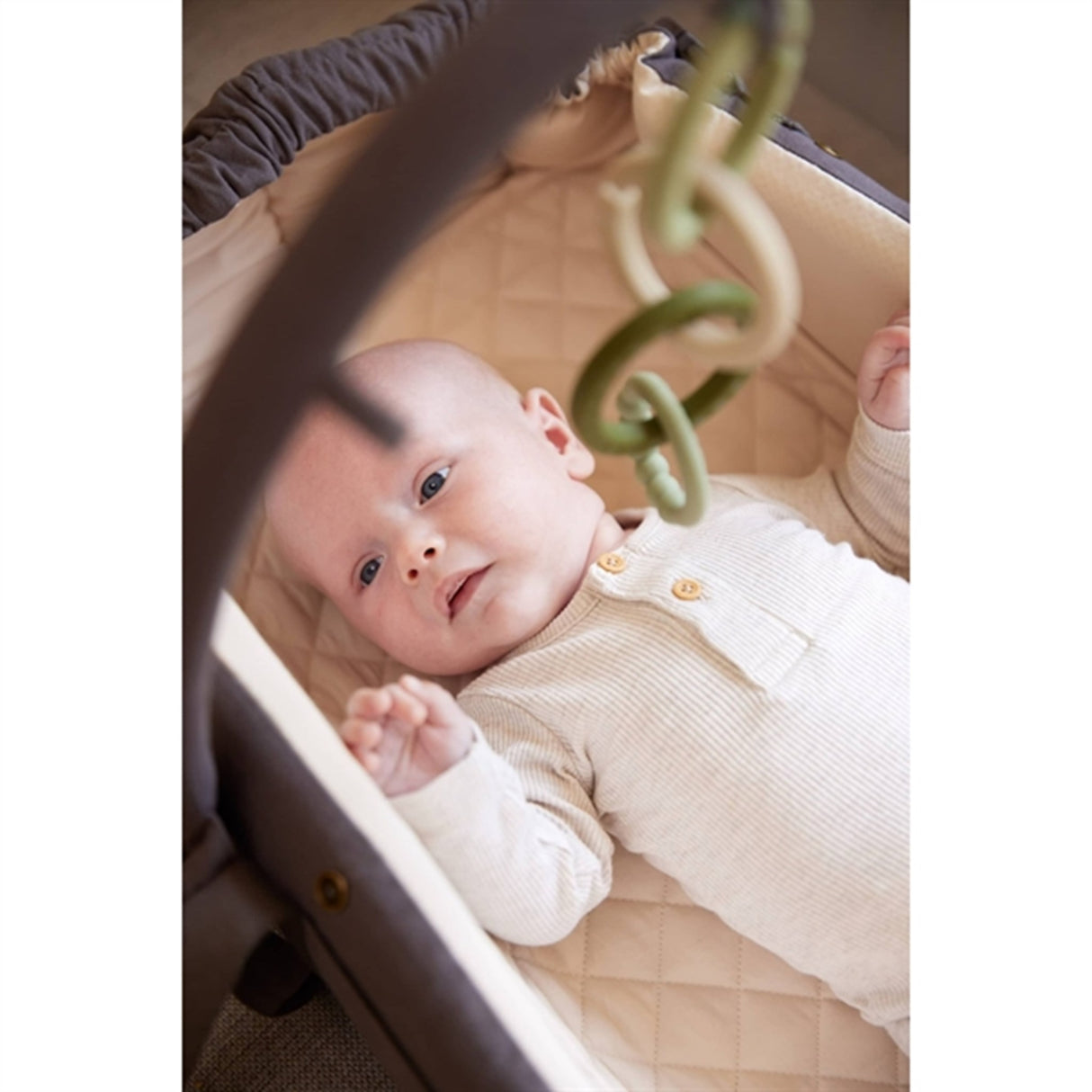 FILIBABBA Baby Lift Frida Swift Dark Grey