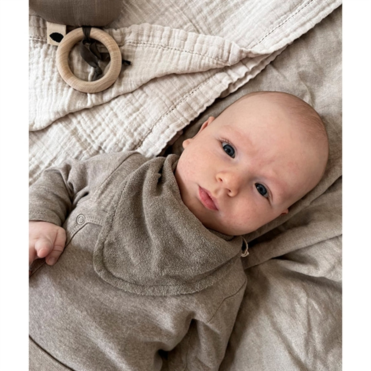 Pine Cone Lui Bib Mushroom