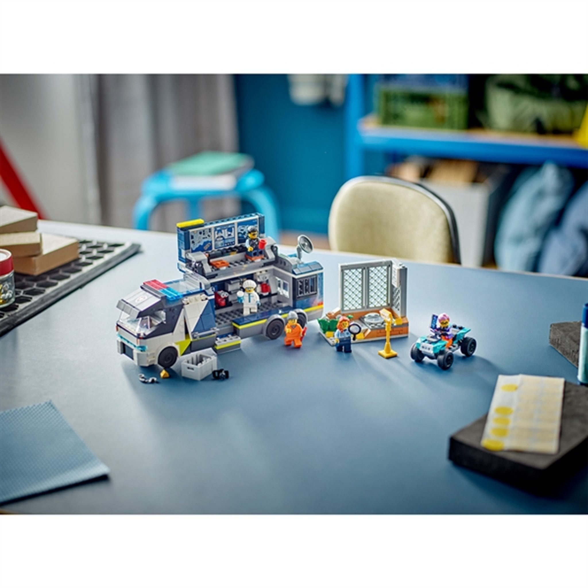 LEGO® City Police Mobile Crime Lab Truck 5