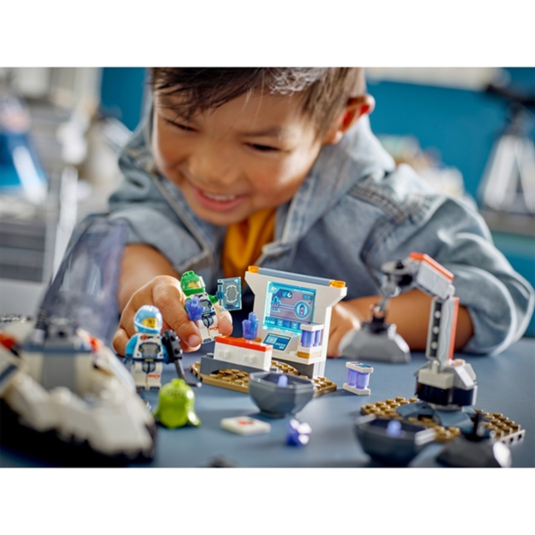LEGO® City Spaceship and Asteroid Discovery 2