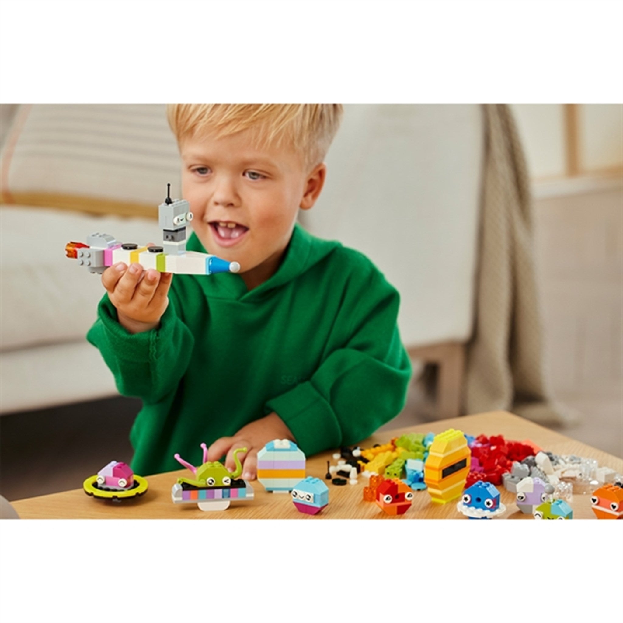 LEGO® Classic Creative Space Planets 7