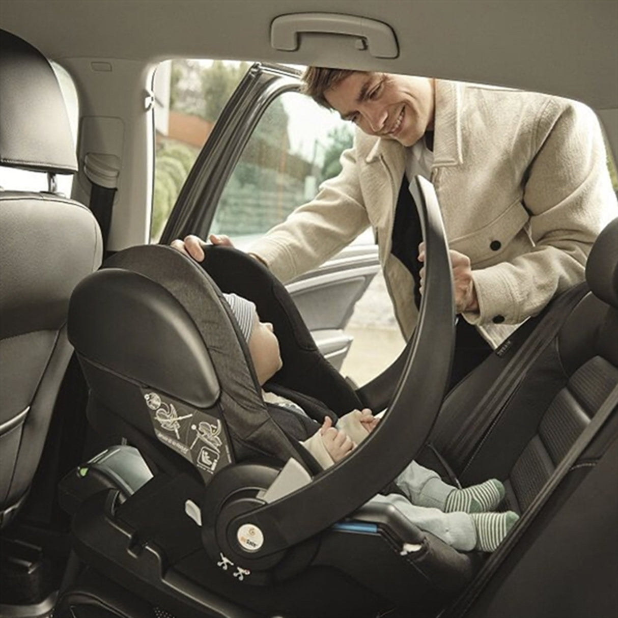 Ergobaby iZi Go Modular X1 / BeSafe Black