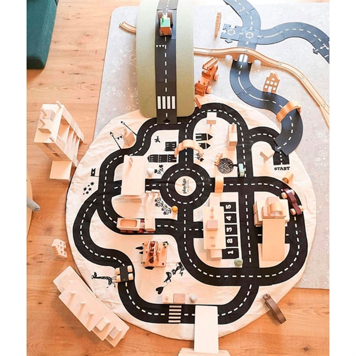 Play&Go 2-in-1 Play Mat Roadmap/Thunderbolt