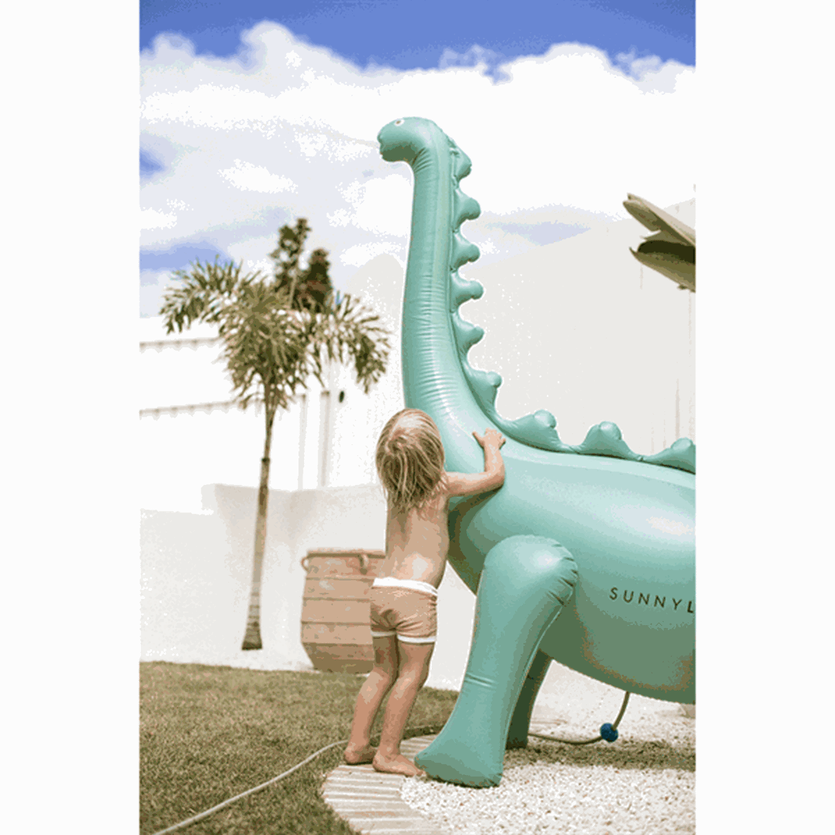 SunnyLife Inflatable Giant Sprinkler Dinosaur