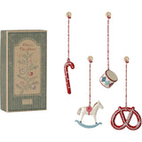 Maileg Gift Box With Metalophæng - Peters Jul - Rød/Blå