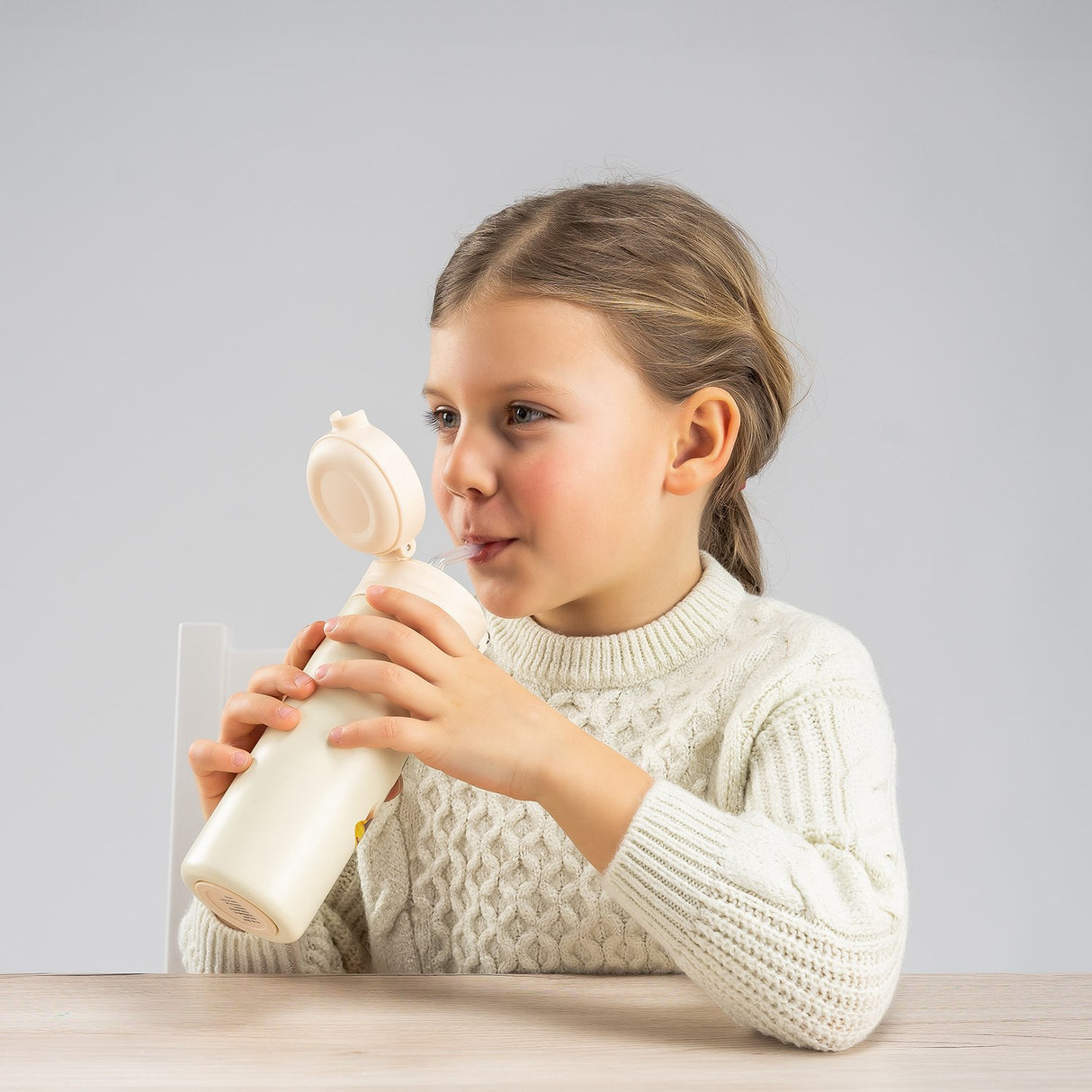 REER Drinking bottle with straw - Creme