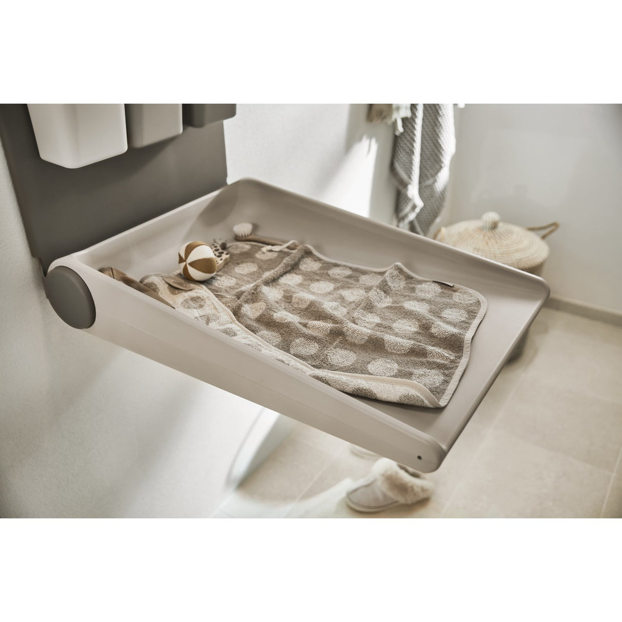 Leander Wally Wall Mounted Changing Table Pad Cappuccino