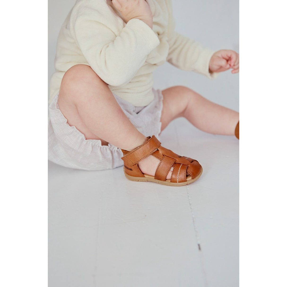 Angulus CAndnac Barnets Første Sandal Med Kontraststikninger