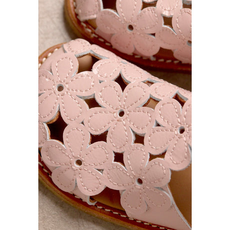 Angulus Rosebud Sandal Med Blomsterdetaljer