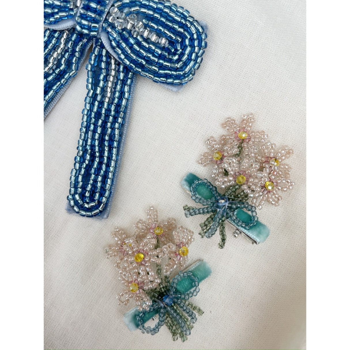Konges Sløjd Ashley Blue Celebration Pearl Bow Hair Clip