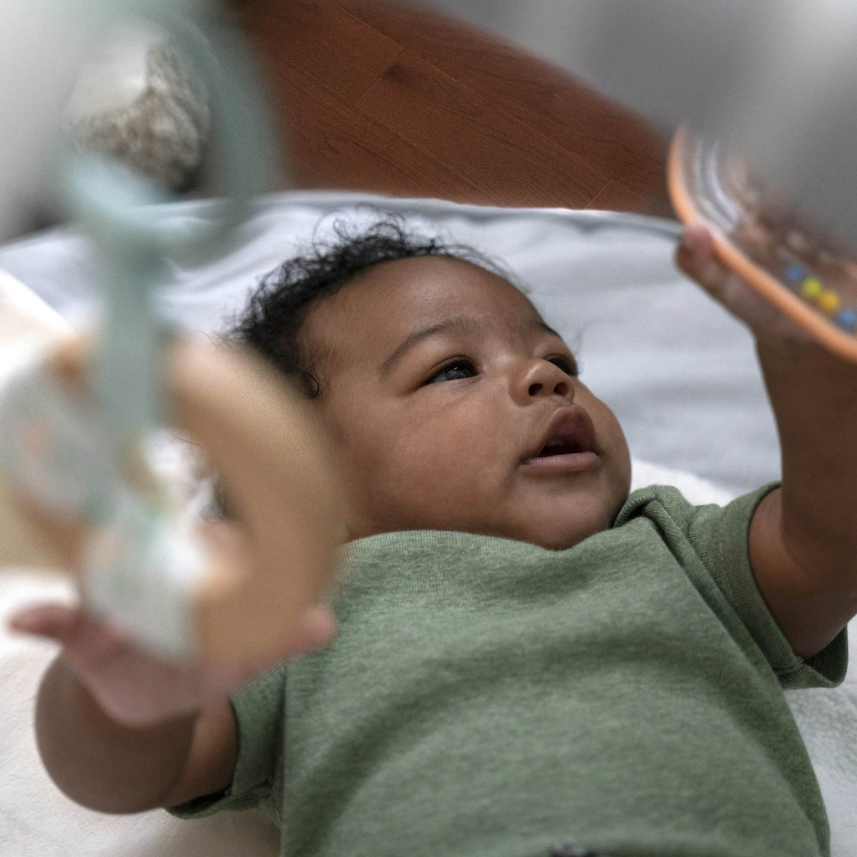 Ingenuity Grey Sheppy'S Spot™ Plush Baby Gym