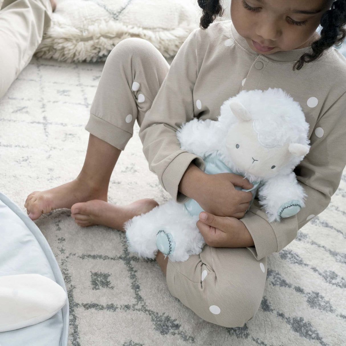 Ingenuity Grey Sheppy'S Spot™ Plush Baby Gym