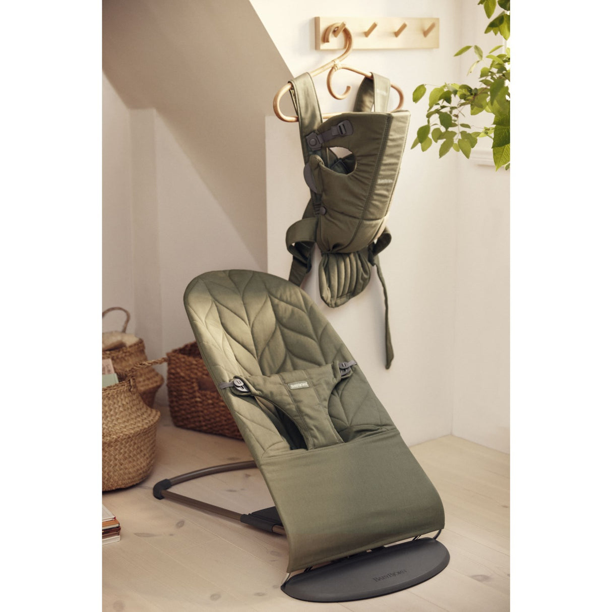 BabyBjörn Dark Green Bouncer Bliss - Woven, Flower Leaf Quilt