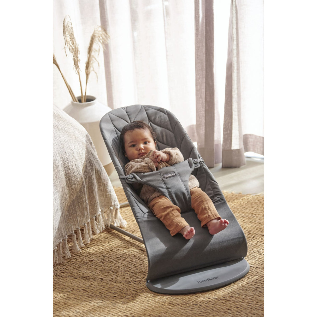 BabyBjörn Anthracite Grey Bouncer Bliss - Woven, Flower Leaf Quilt