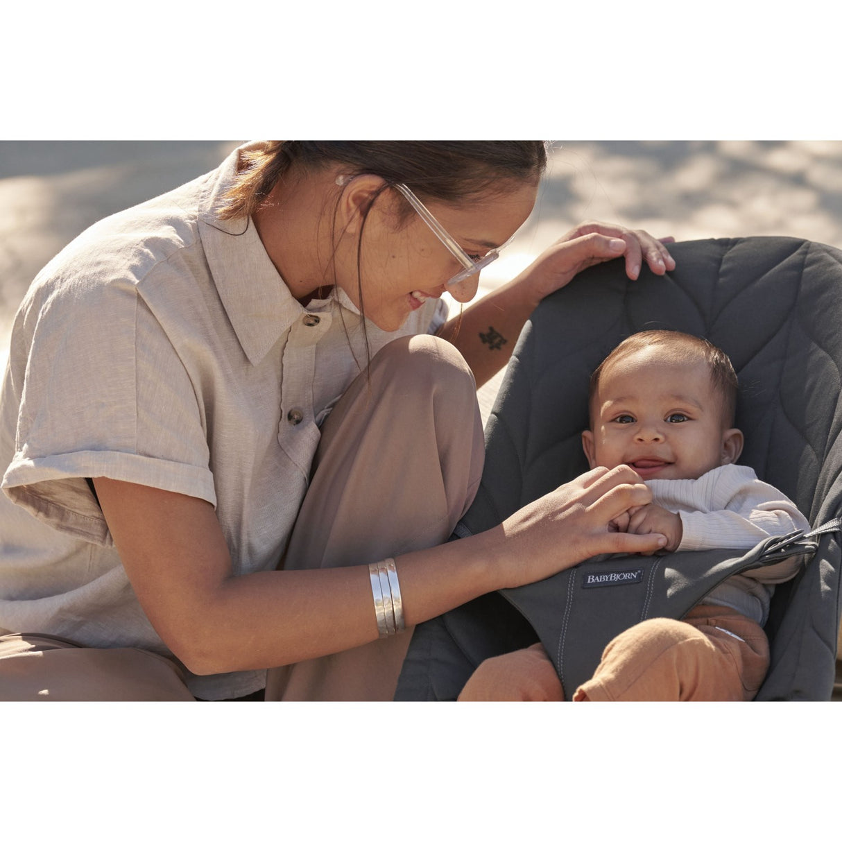 BabyBjörn Anthracite Grey Bouncer Bliss - Woven, Flower Leaf Quilt