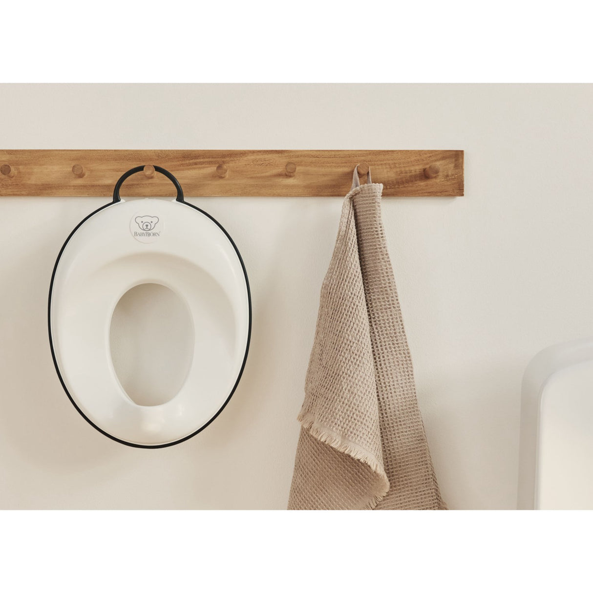 BabyBjörn White/Black Training Seat