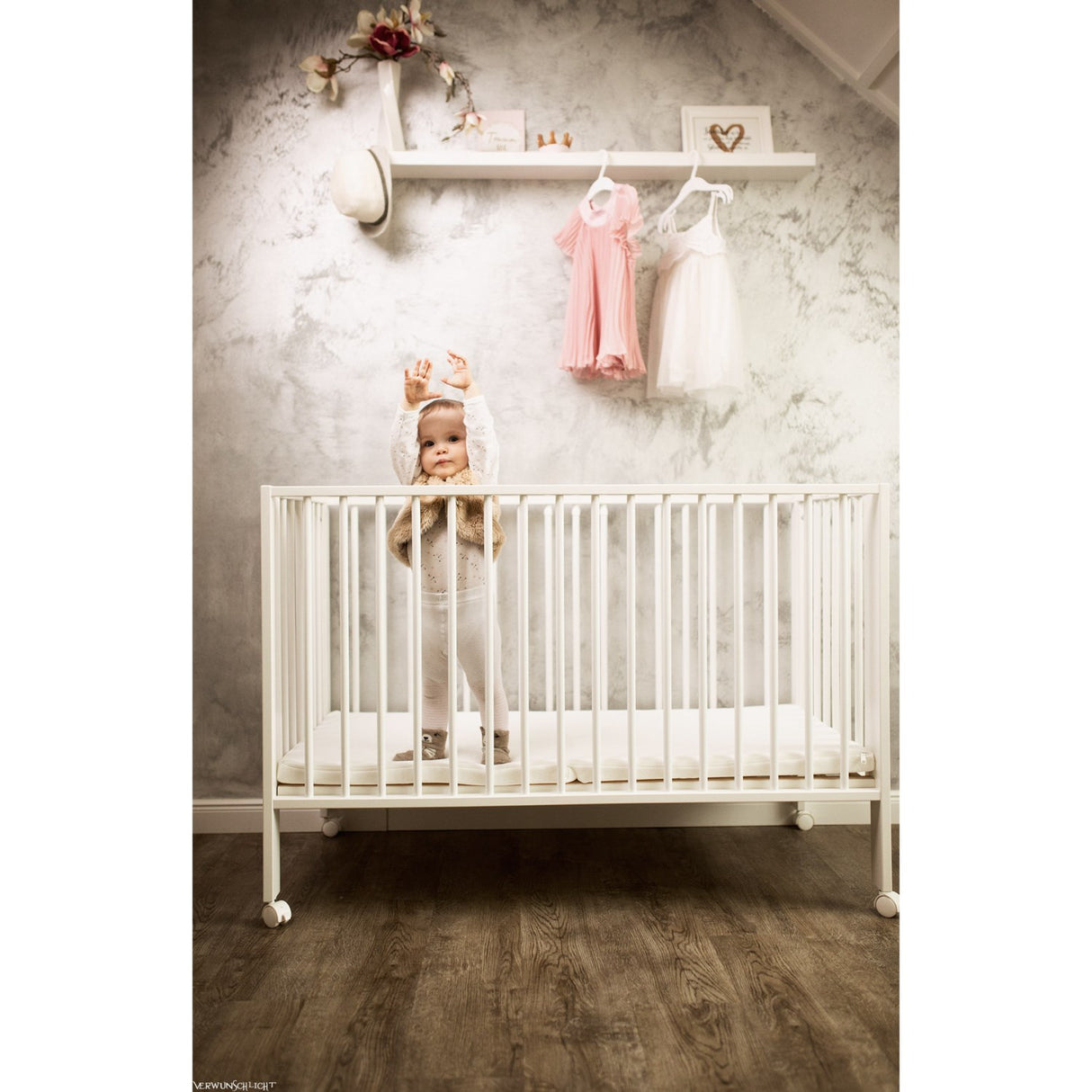 tiSsi® White Laquer Jori Foldable Bed Solid Beech