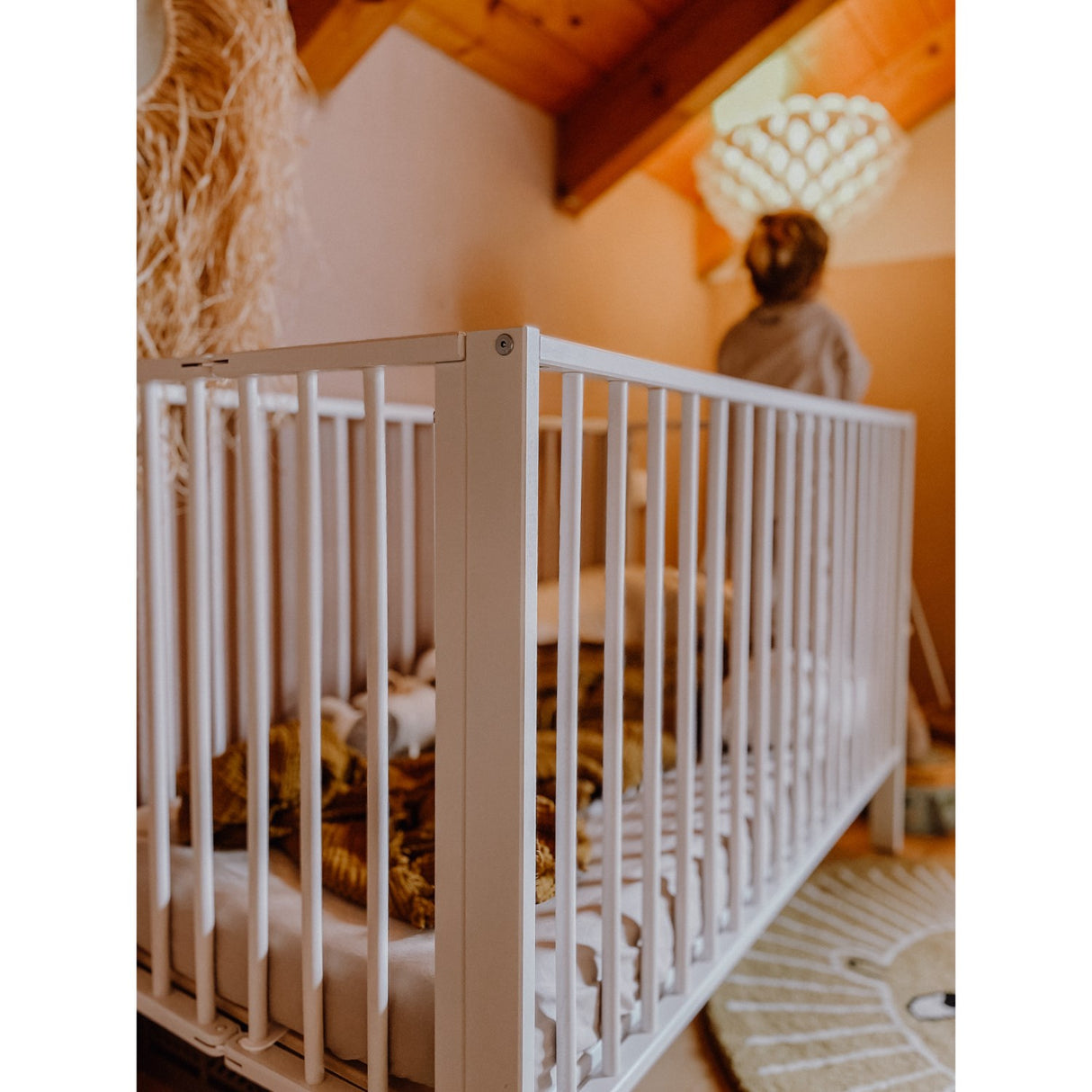 tiSsi® White Laquer Jori Foldable Bed Solid Beech