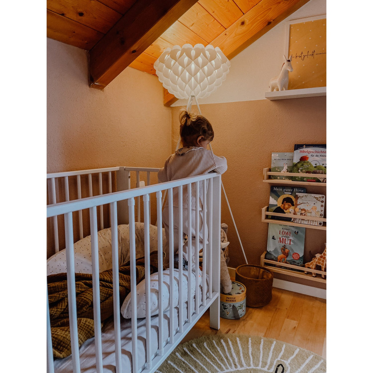 tiSsi® White Laquer Jori Foldable Bed Solid Beech