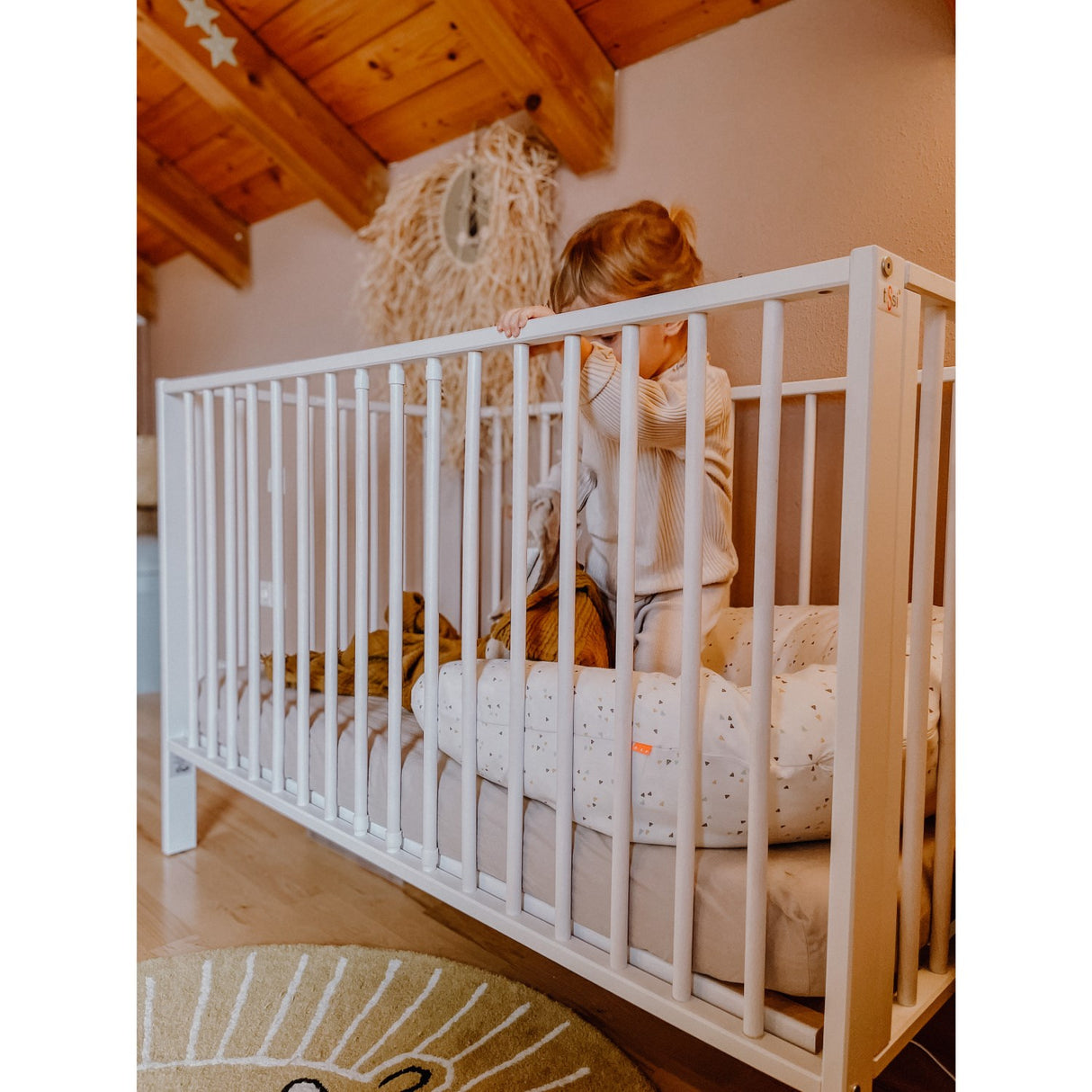 tiSsi® White Laquer Jori Foldable Bed Solid Beech