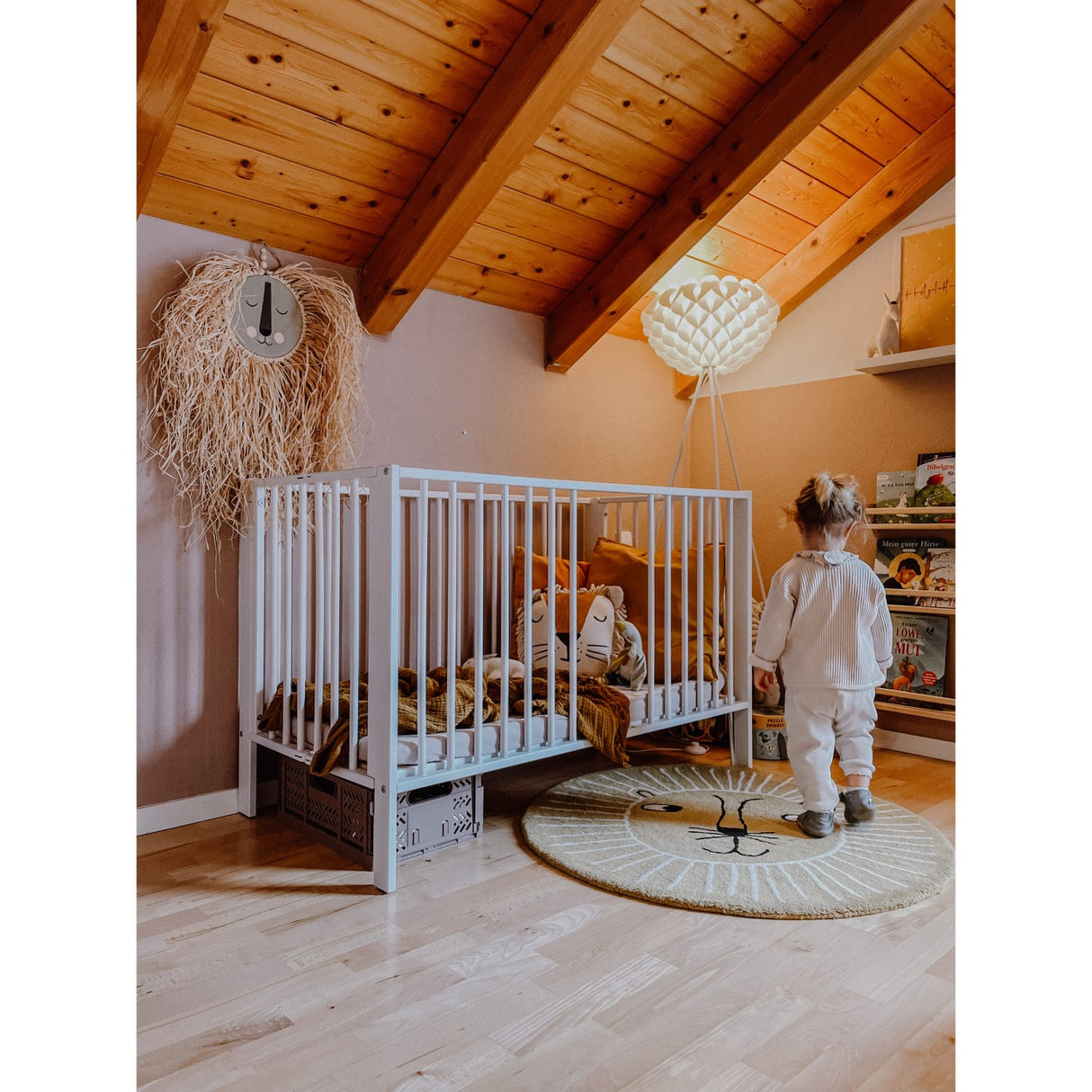 tiSsi® White Laquer Jori Foldable Bed Solid Beech