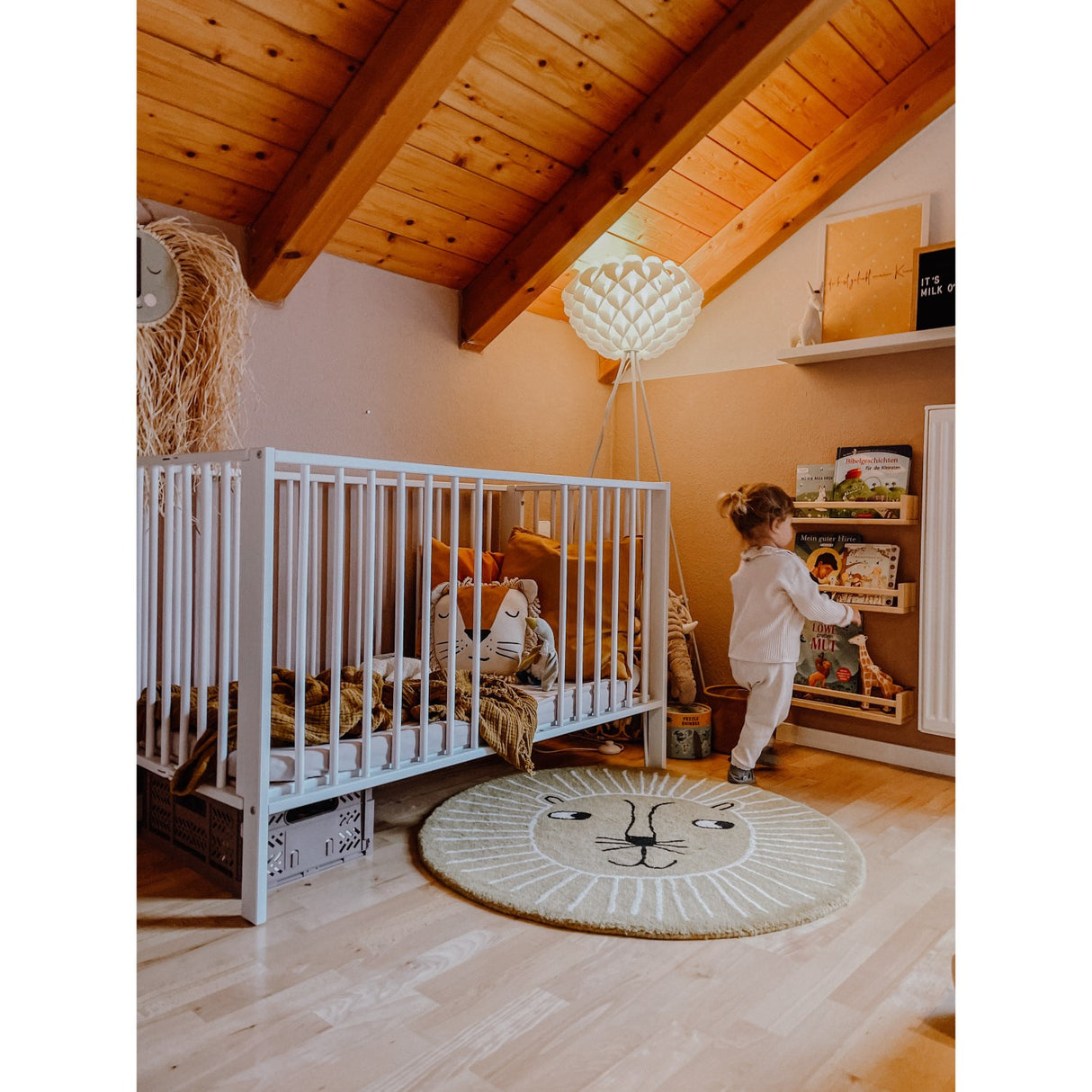 tiSsi® White Laquer Jori Foldable Bed Solid Beech