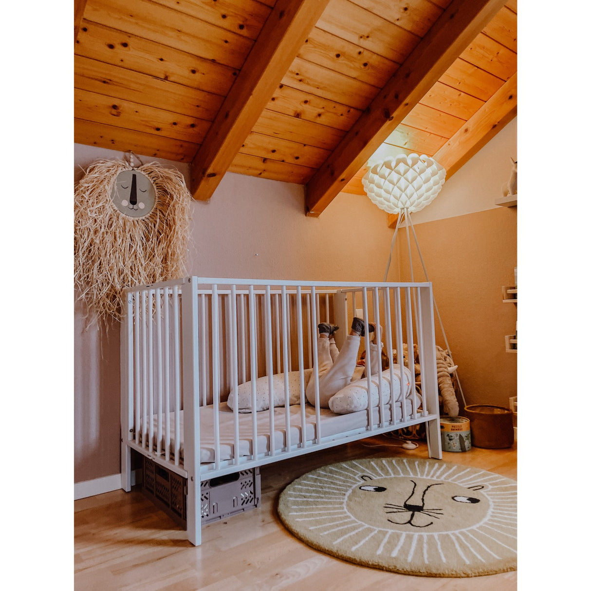 tiSsi® White Laquer Jori Foldable Bed Solid Beech