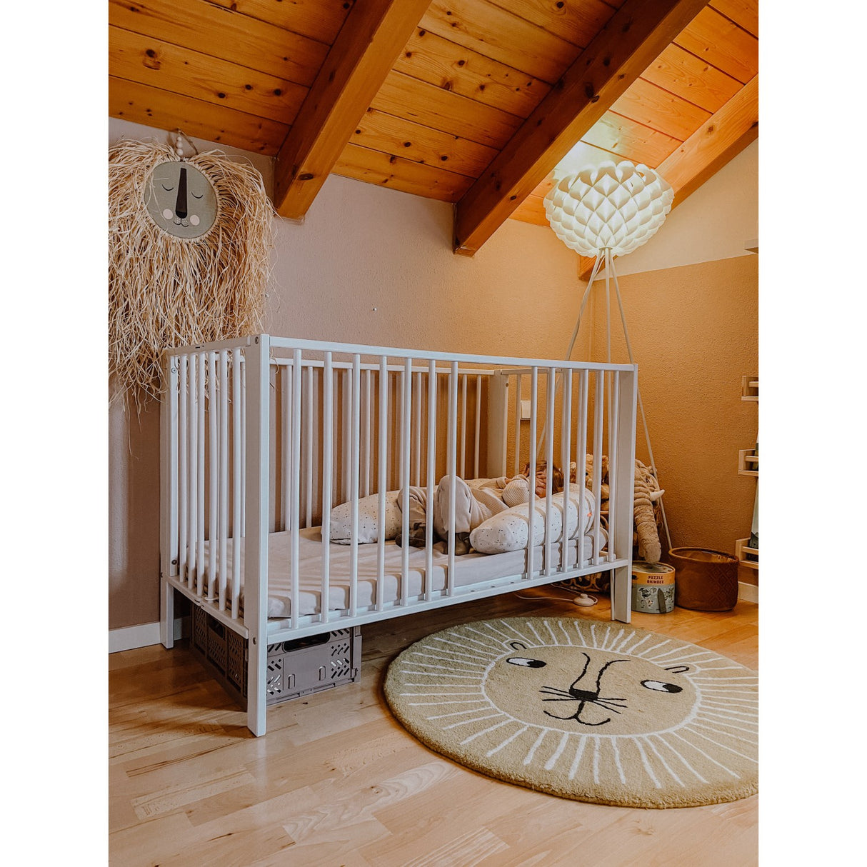 tiSsi® White Laquer Jori Foldable Bed Solid Beech