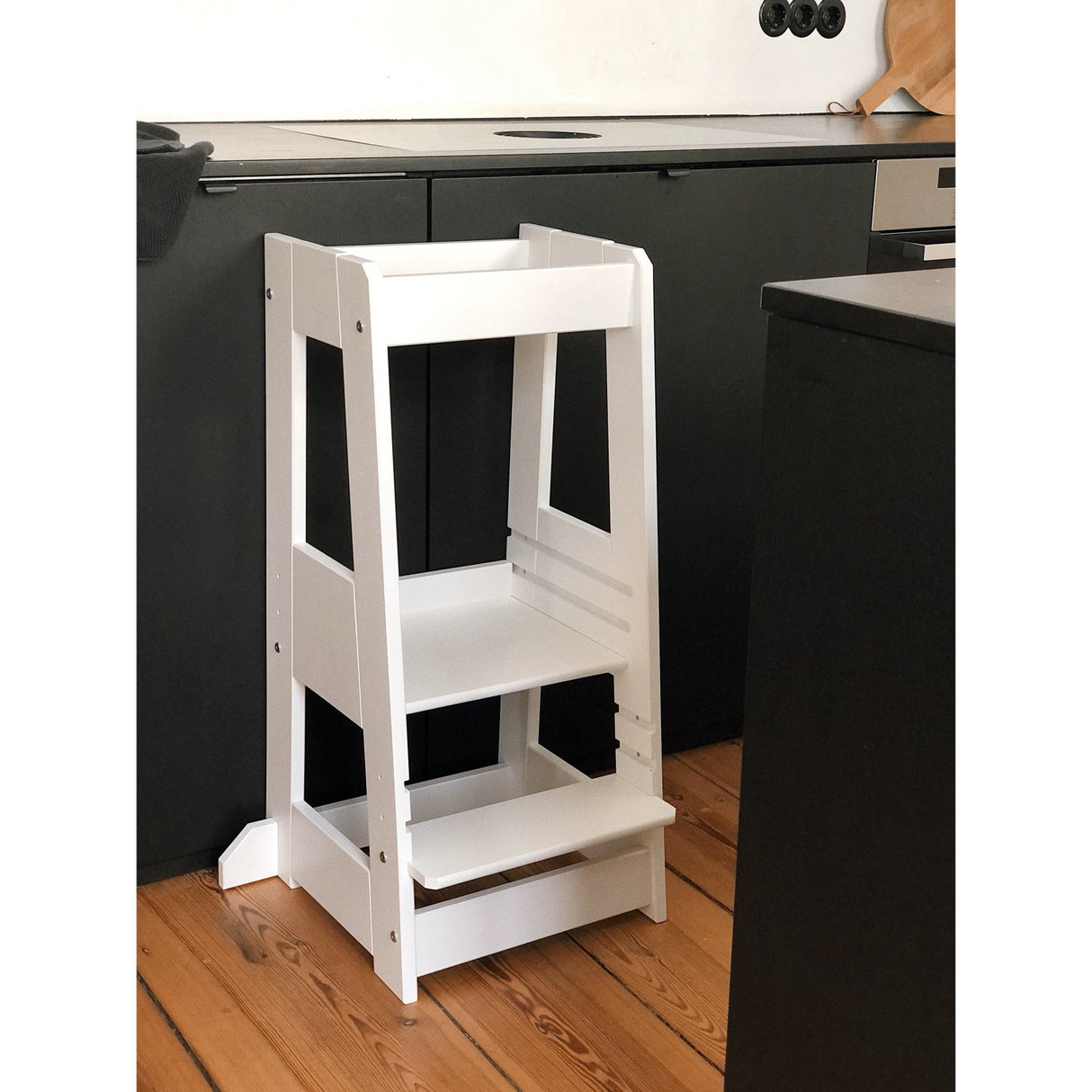 tiSsi® White Laquer Felix Learning Tower Solid Beech