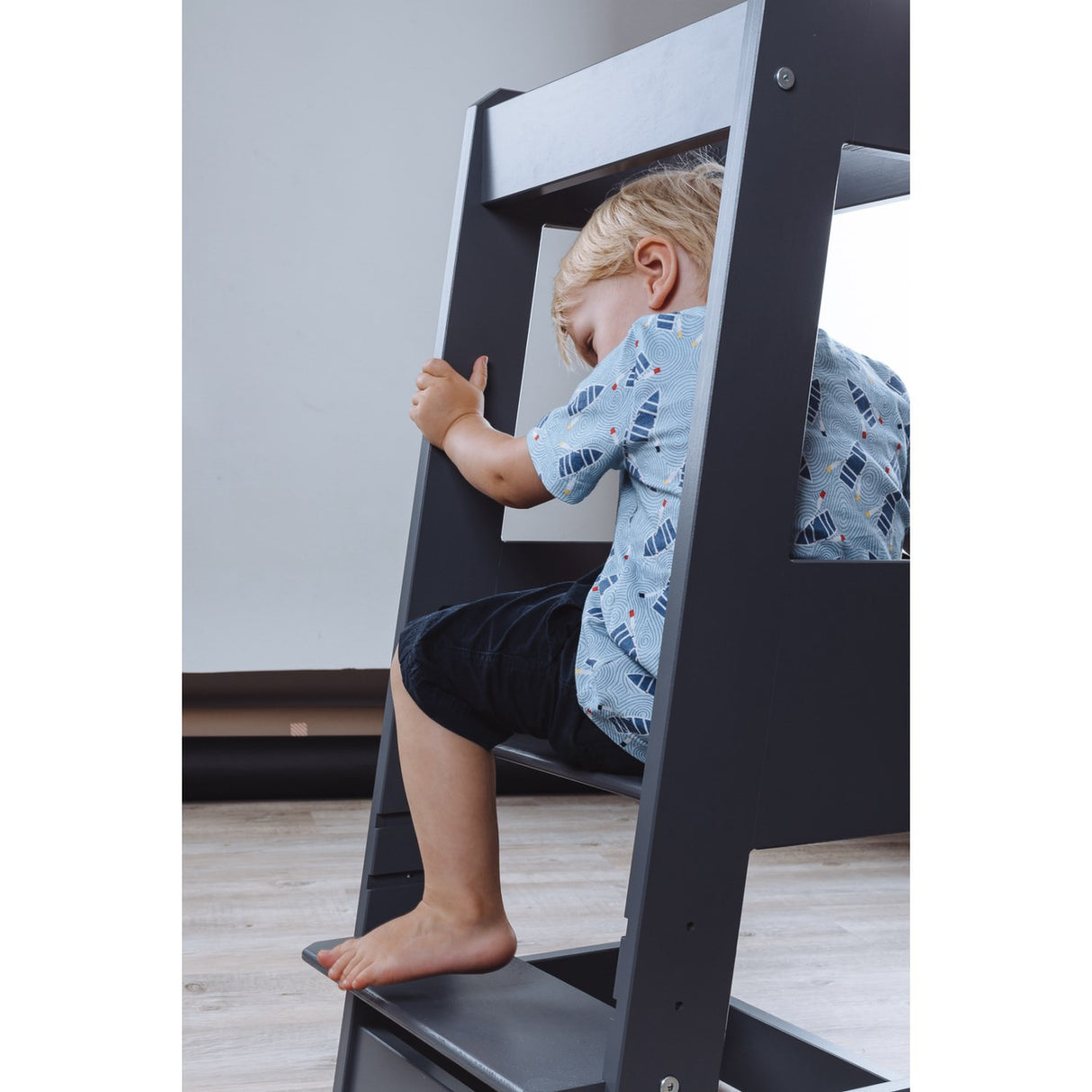 tiSsi® Grey Laquer Felix Learning Tower Solid Beech