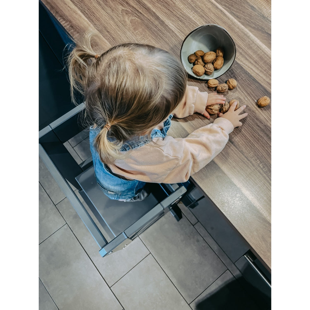 tiSsi® Grey Laquer Felix Learning Tower Solid Beech