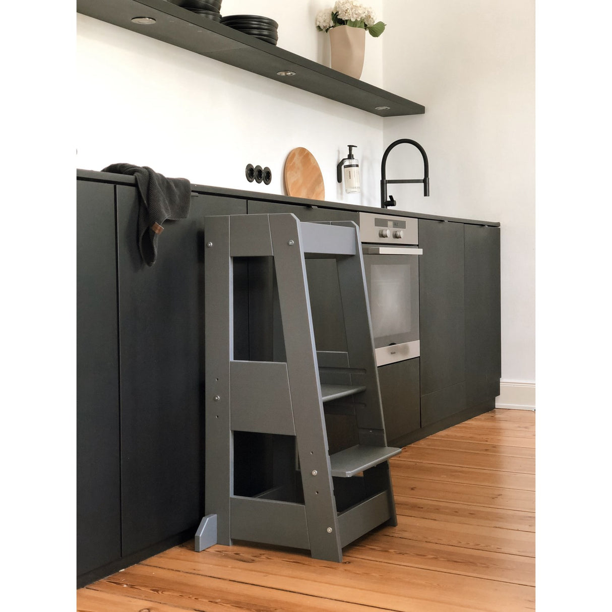 tiSsi® Grey Laquer Felix Learning Tower Solid Beech