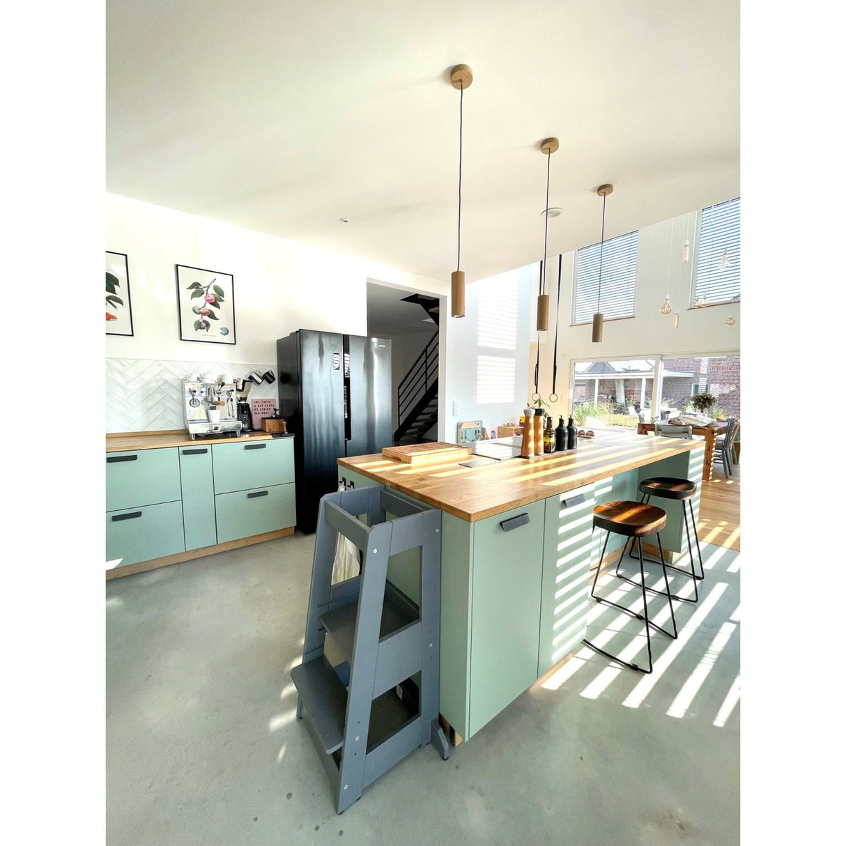 tiSsi® Grey Laquer Felix Learning Tower Solid Beech