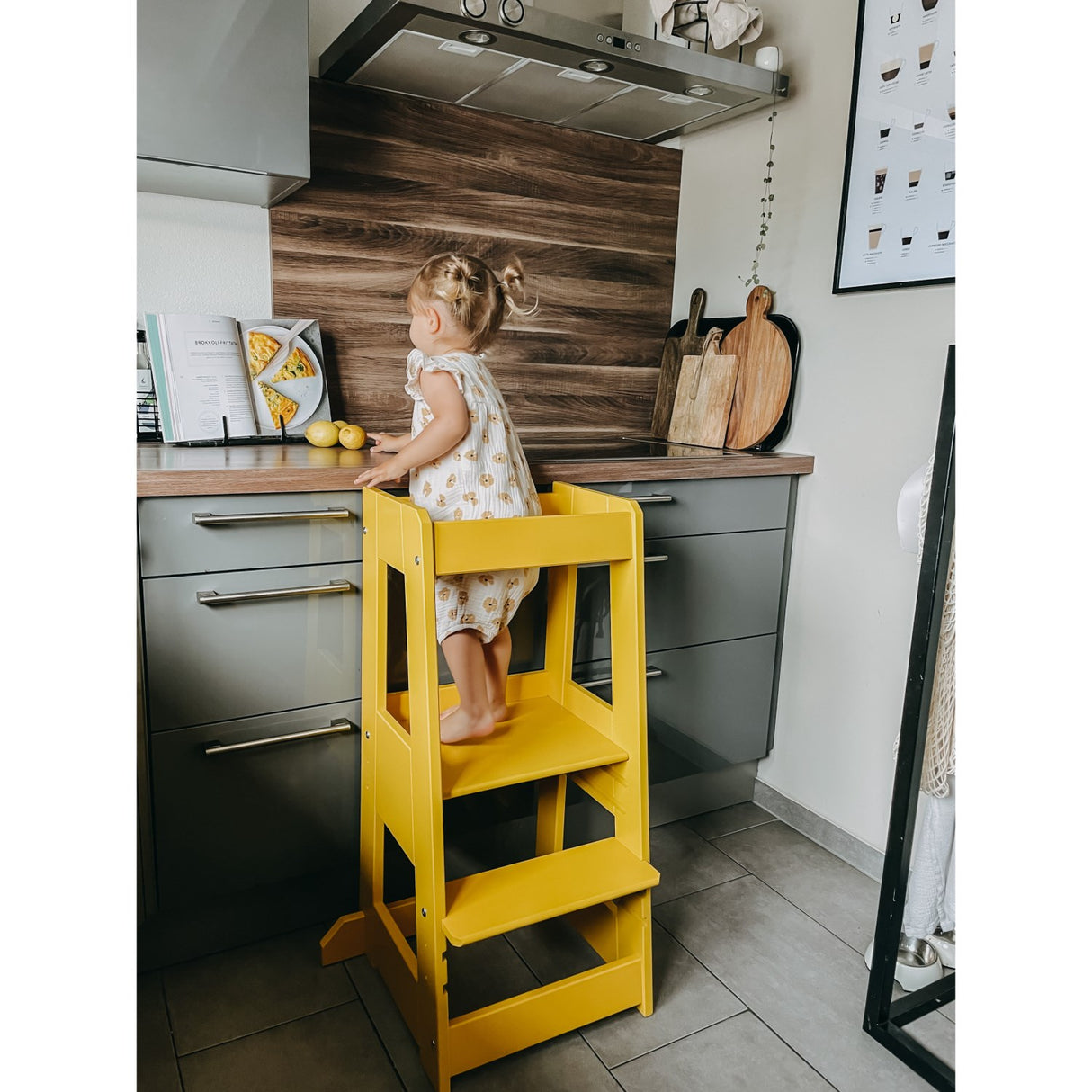 tiSsi® Sun Yellow Laquer Felix Learning Tower Solid Beech