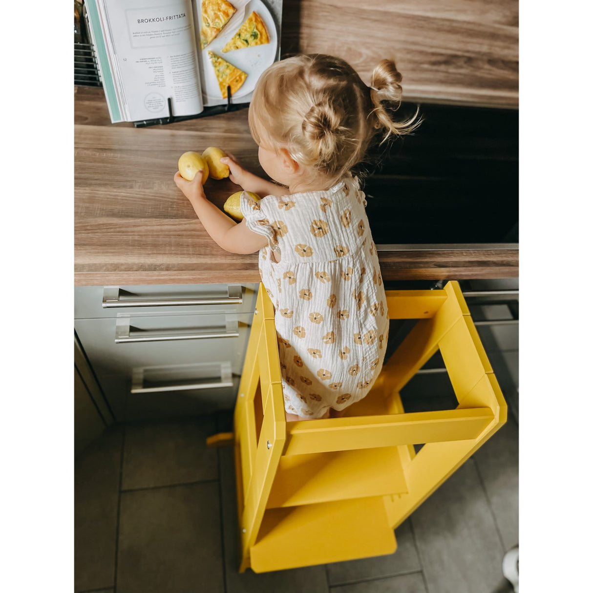 tiSsi® Sun Yellow Laquer Felix Learning Tower Solid Beech