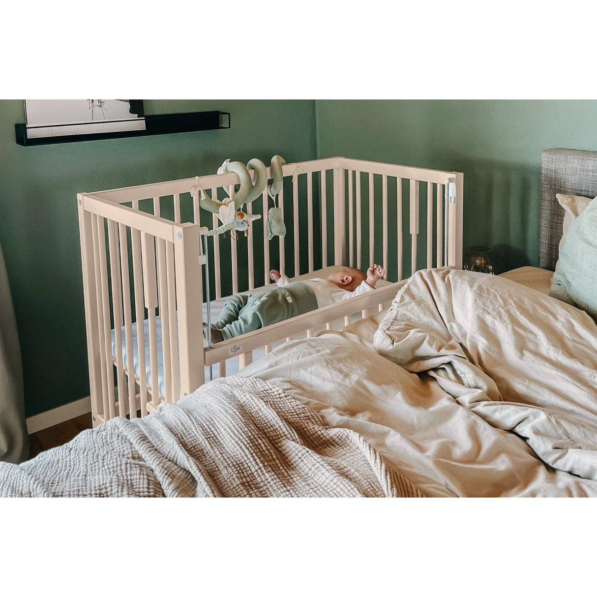 tiSsi® Silk Beige Laquer Maxi Crib Solid Beech