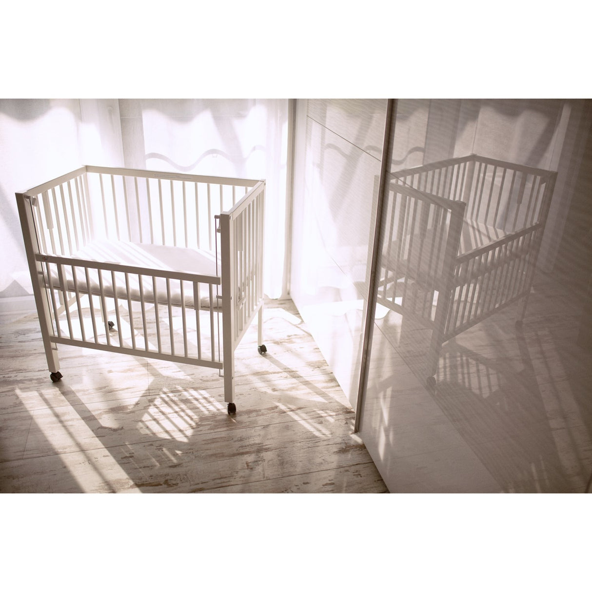 tiSsi® White Laquer Sophie Crib Solid Beech