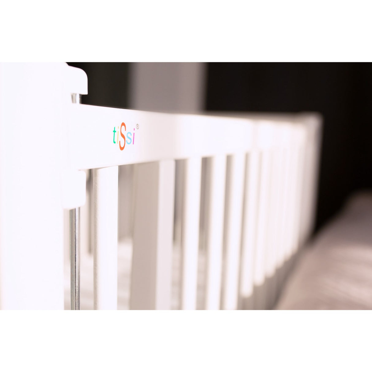 tiSsi® White Laquer Sophie Crib Solid Beech